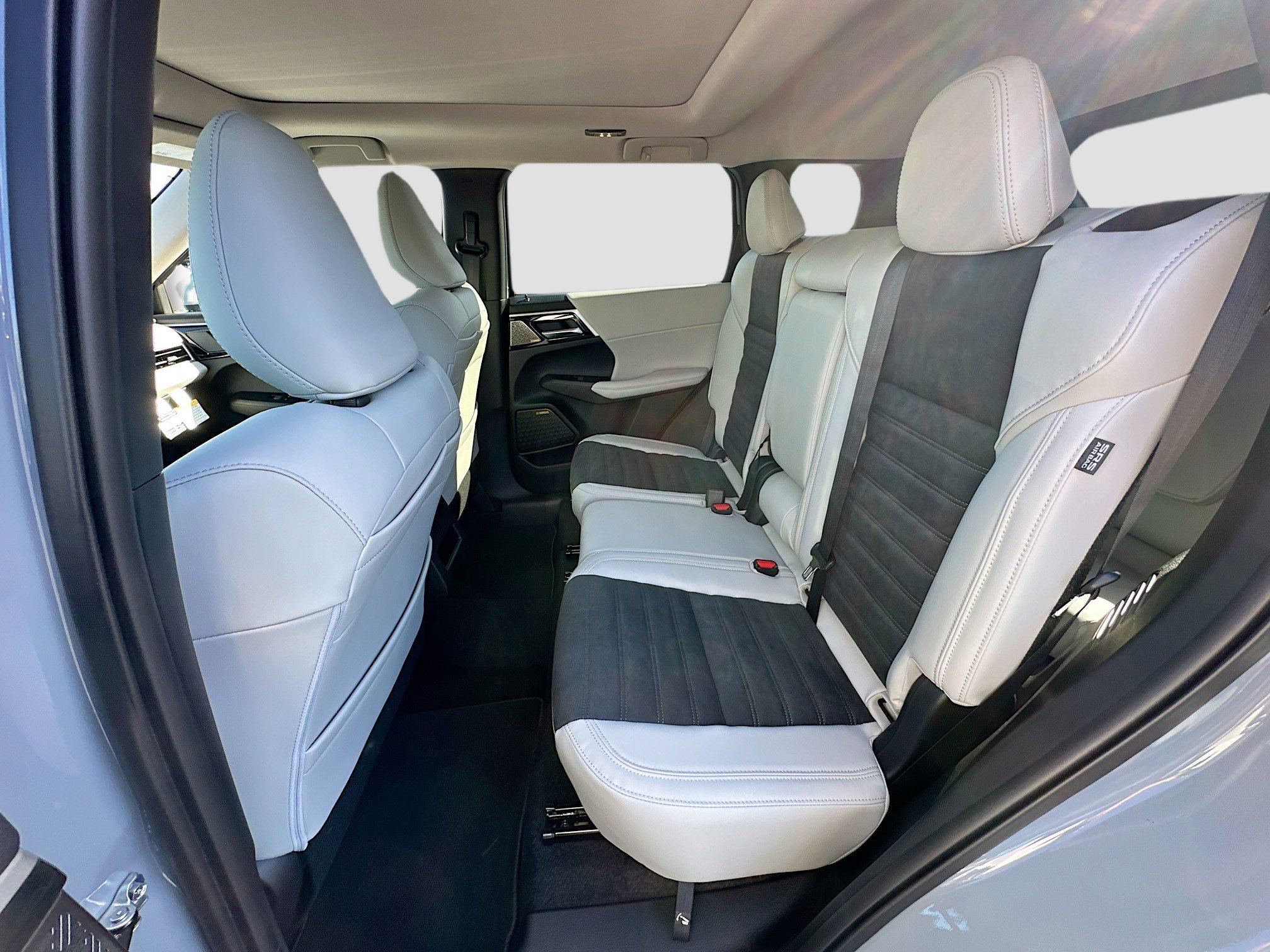 New 2026 Mitsubishi Outlander SE image 17