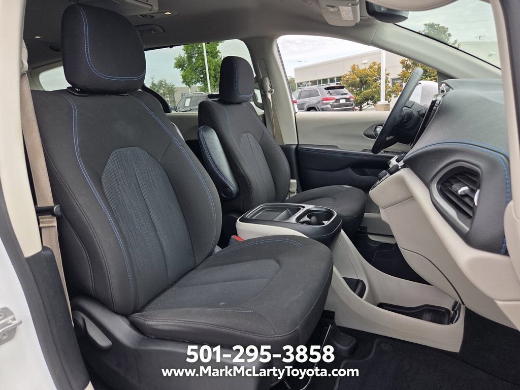 Used 2021 Chrysler Pacifica Touring FWD image 17