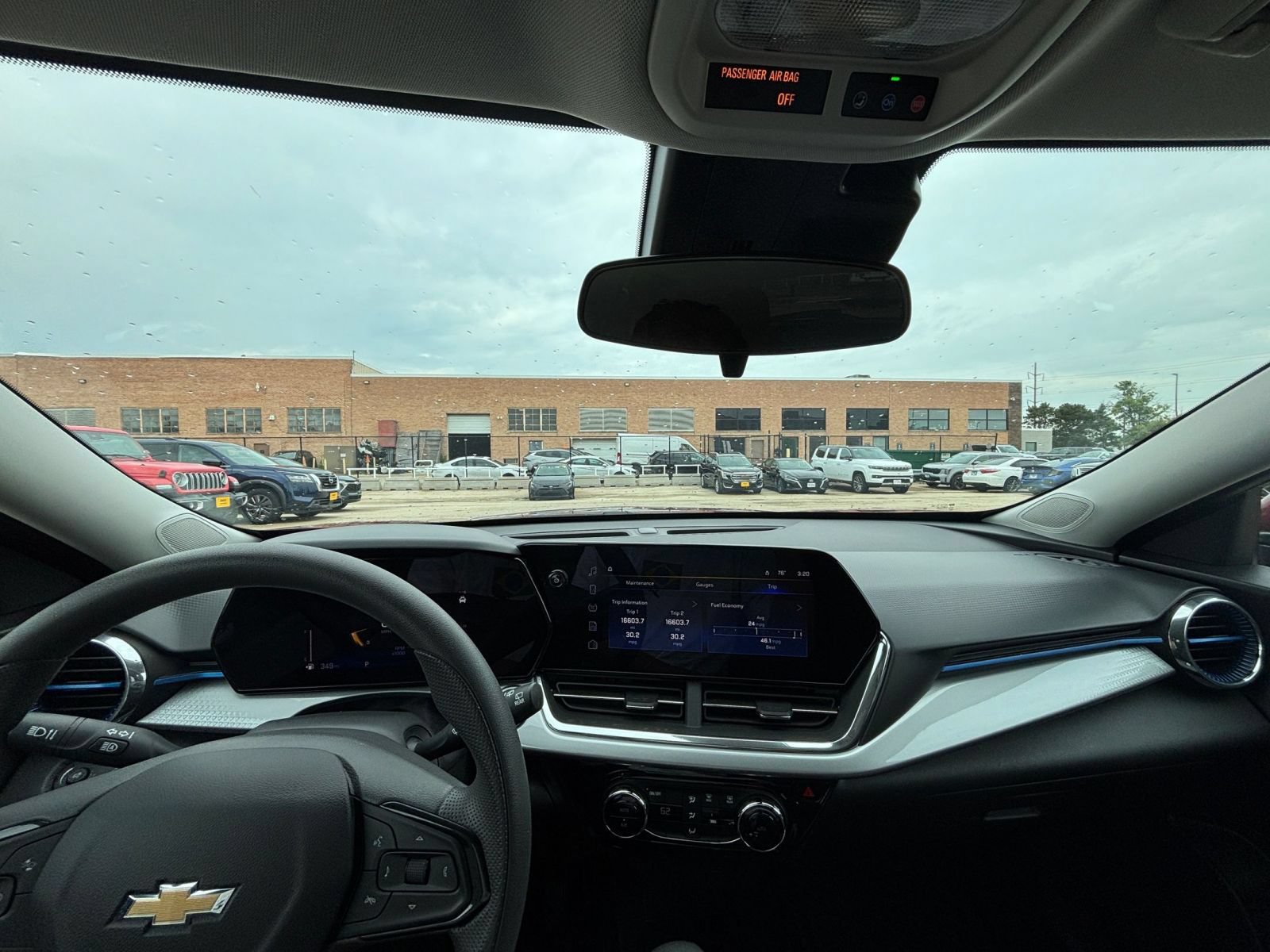 Used 2025 Chevrolet Trax LT FWD image 31