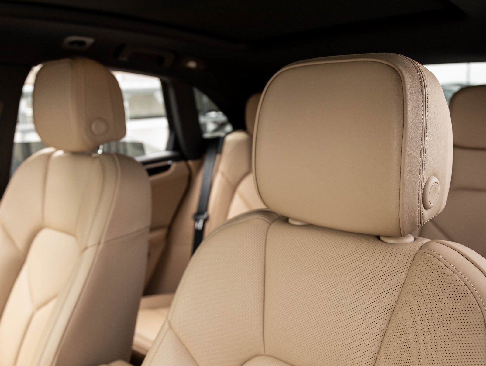 Used 2025 Porsche Macan image 23