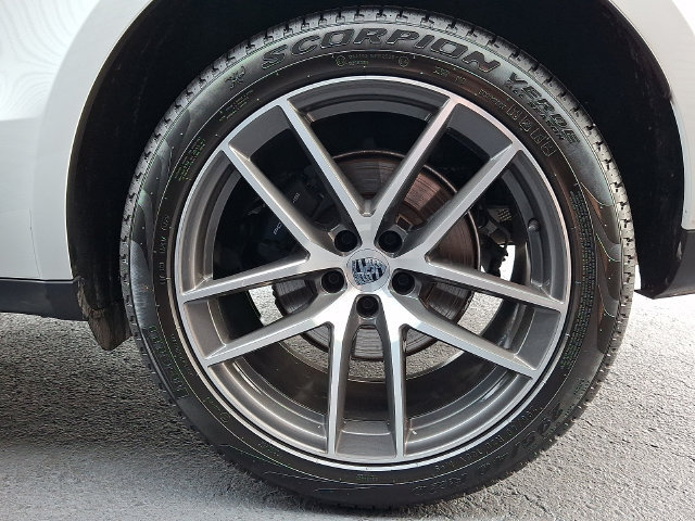 Certified 2026 Porsche Macan AWD/4WD image 14