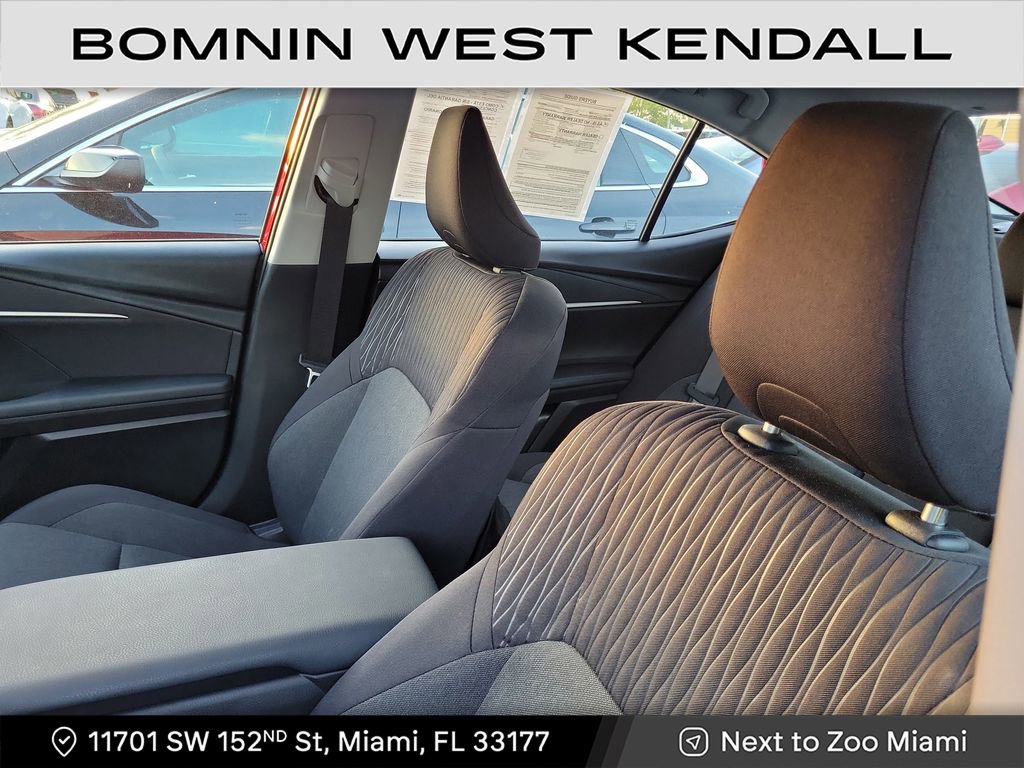 Used 2025 Toyota Camry LE image 9