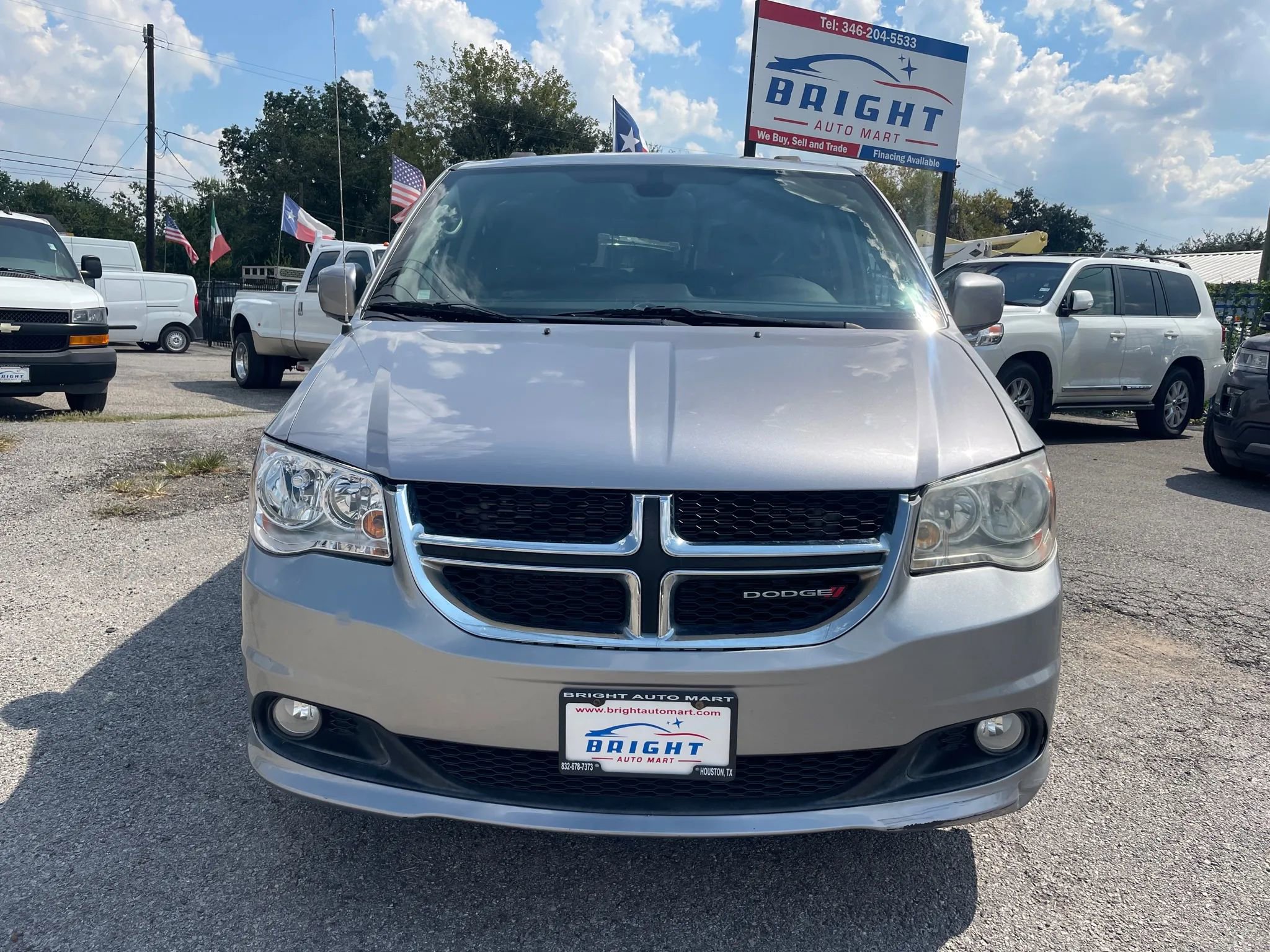 Used 2019 Dodge Grand Caravan SXT image 1