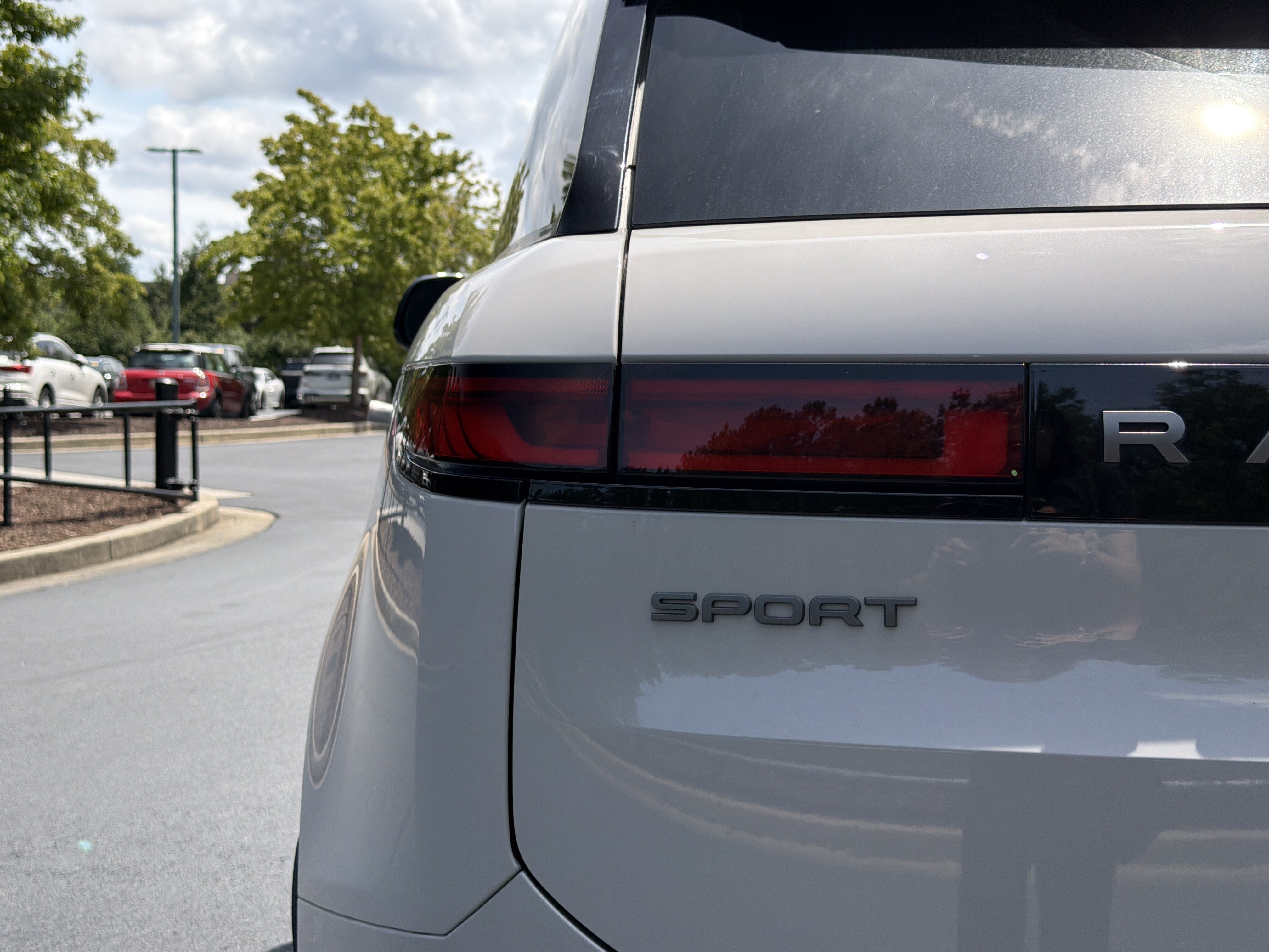 Used 2024 Land Rover Range Rover Sport SE AWD/4WD image 43