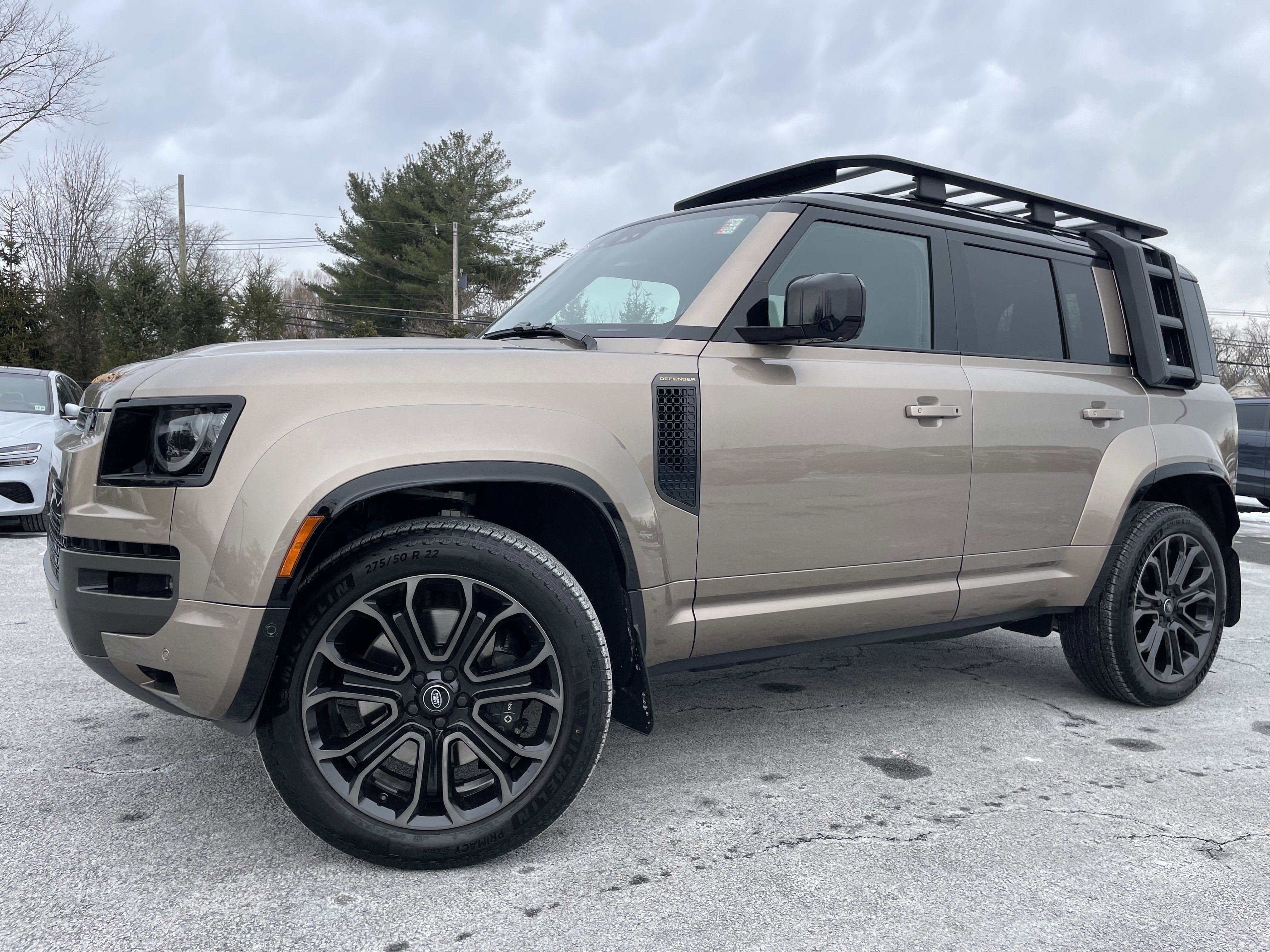 Used 2025 Land Rover Defender 110 image 36