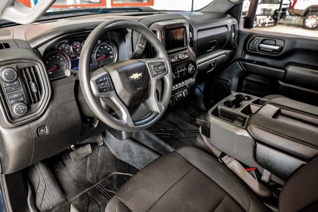 Used 2023 Chevrolet Silverado 2500 Custom w/ Custom Convenience Package image 5