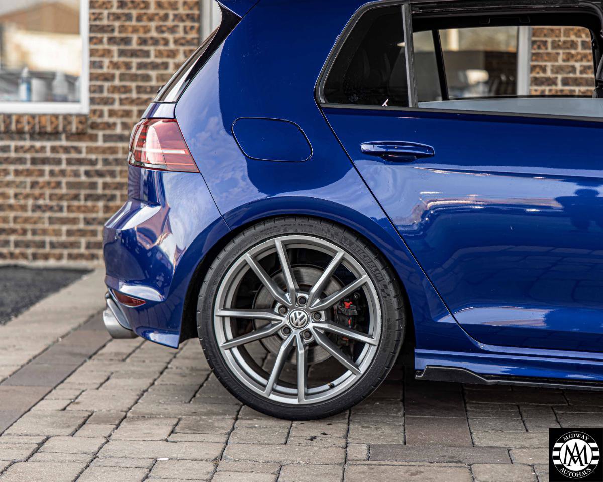 Used 2017 Volkswagen Golf R 4-Door AWD/4WD image 6