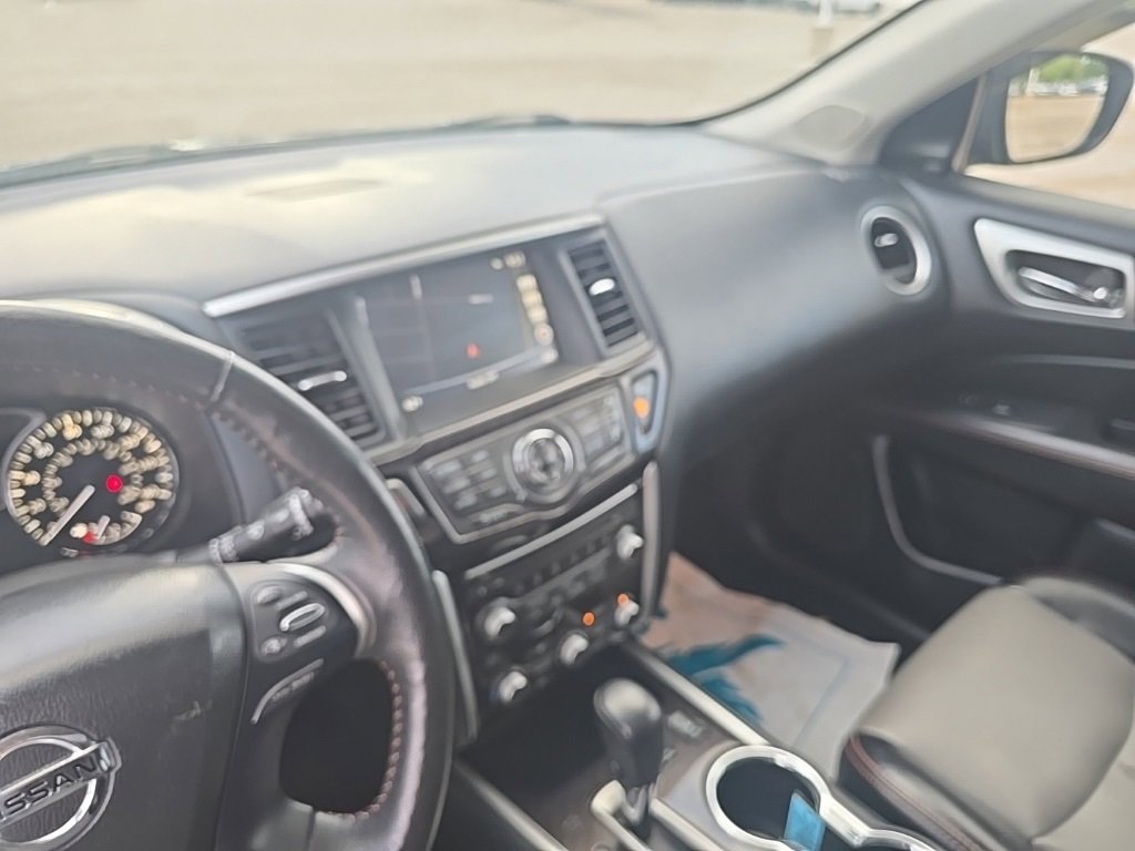 Used 2020 Nissan Pathfinder SL image 16