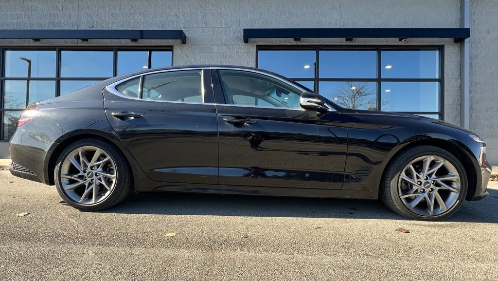 Used 2022 Genesis G70 2.0T image 9