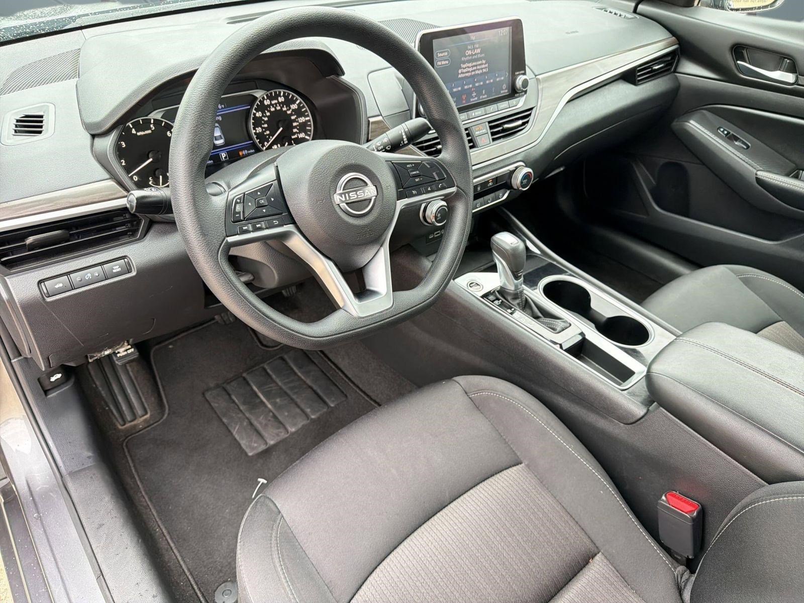 Used 2024 Nissan Altima 2.5 SV image 4