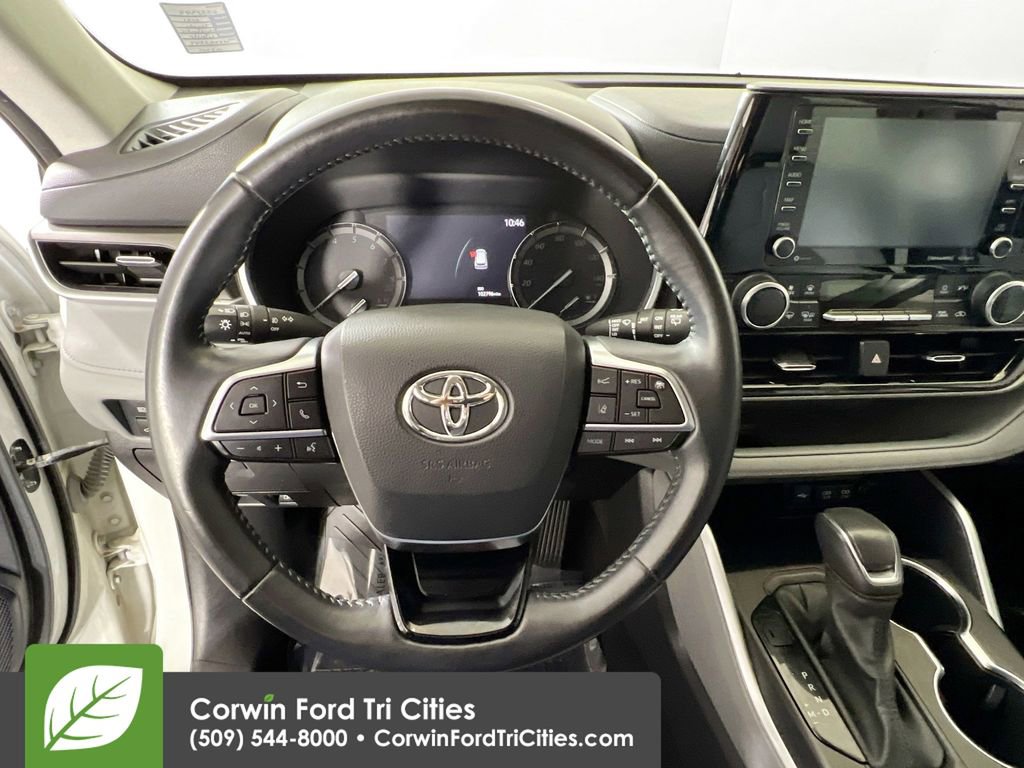 Used 2021 Toyota Highlander XLE AWD/4WD image 8