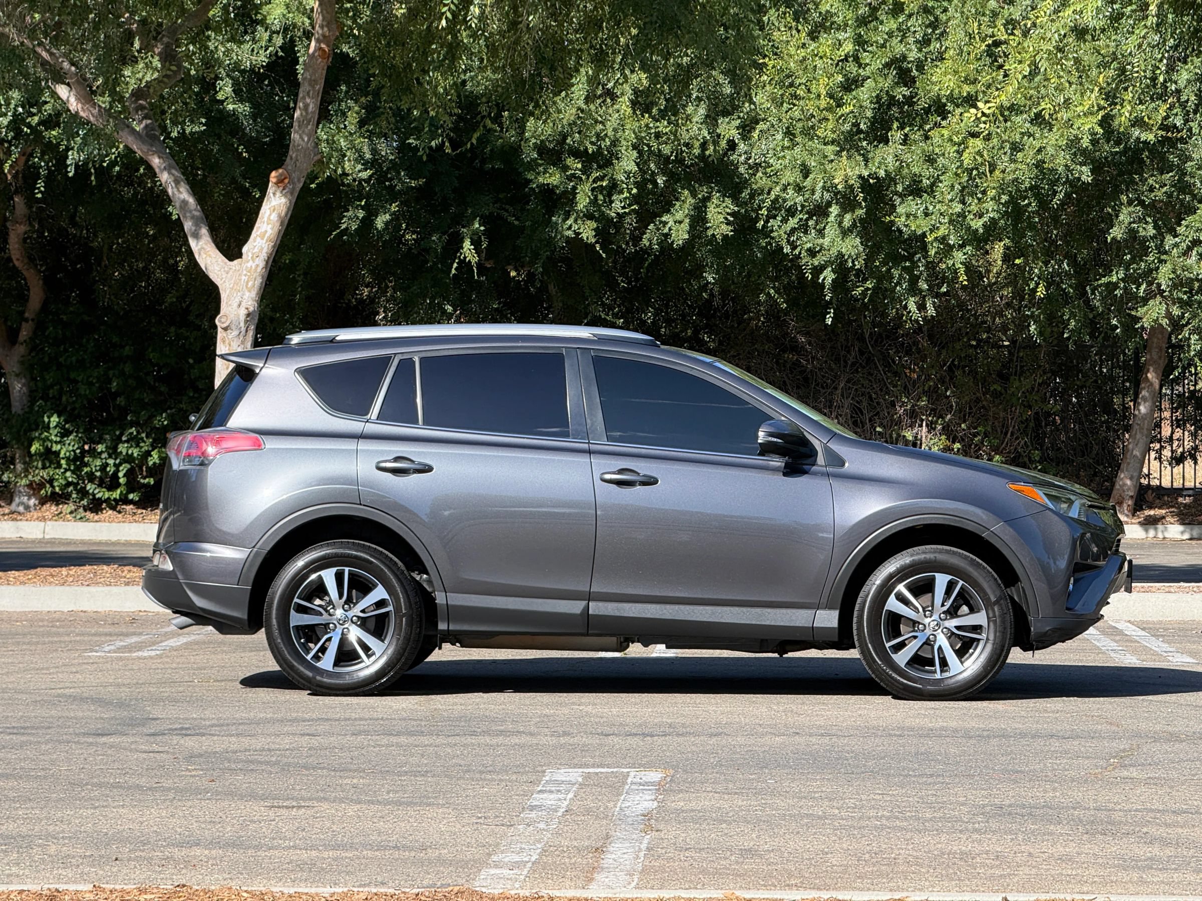 Used 2017 Toyota RAV4 XLE w/ Carpet Mat Package FWD image 6
