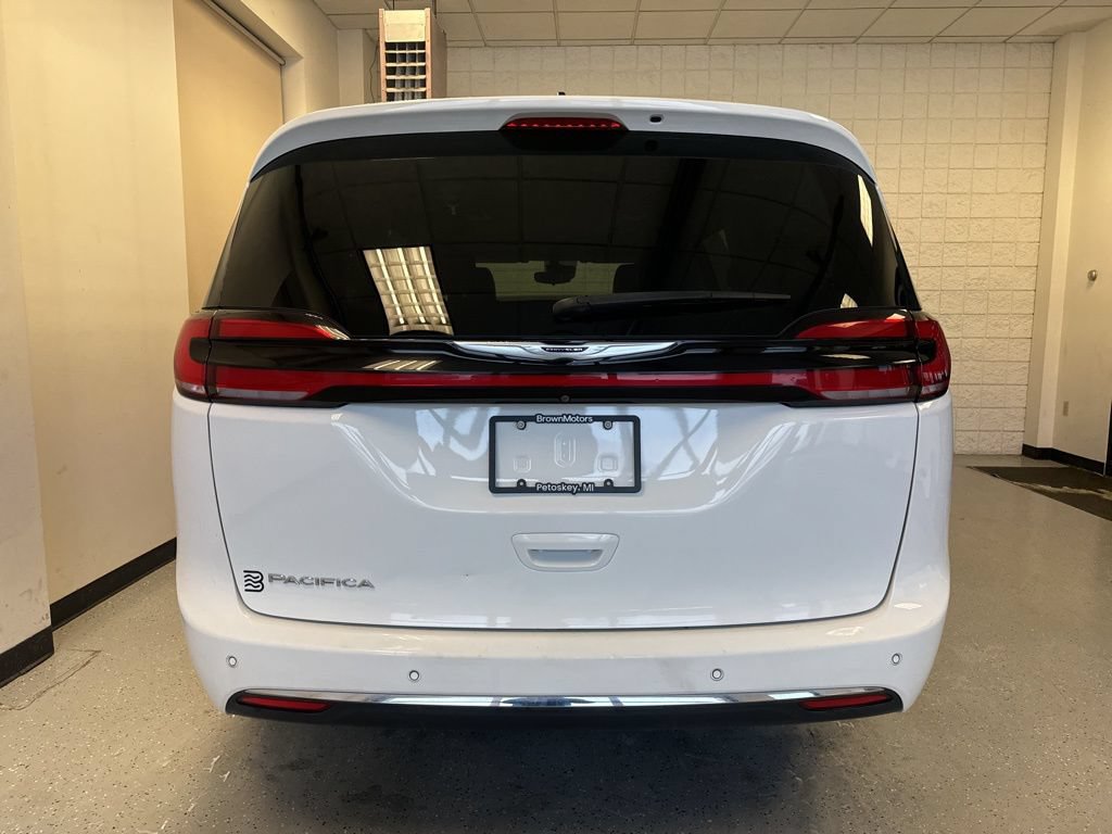 Used 2023 Chrysler Pacifica Touring-L FWD image 45