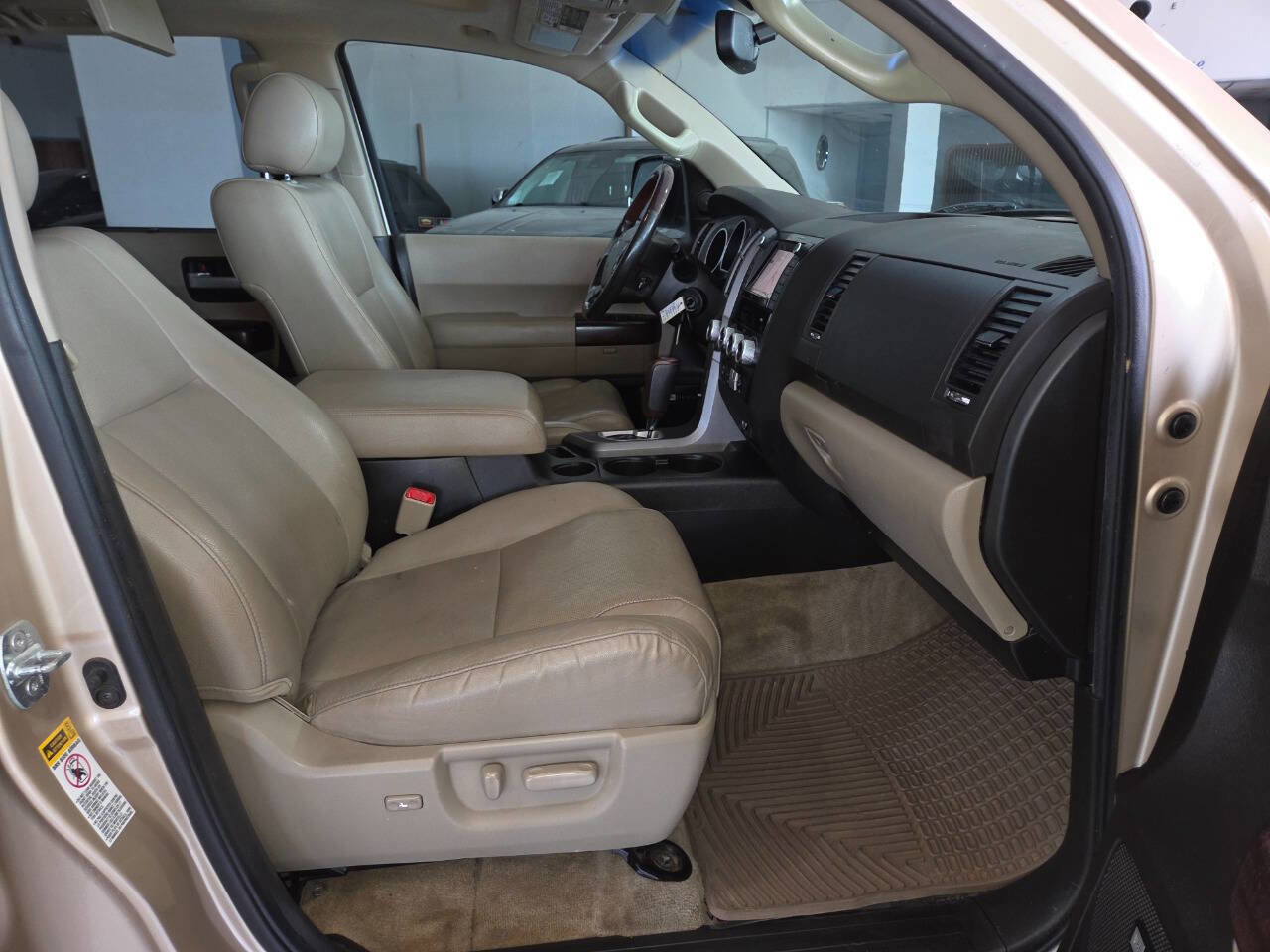 Used 2011 Toyota Sequoia Platinum AWD/4WD image 31