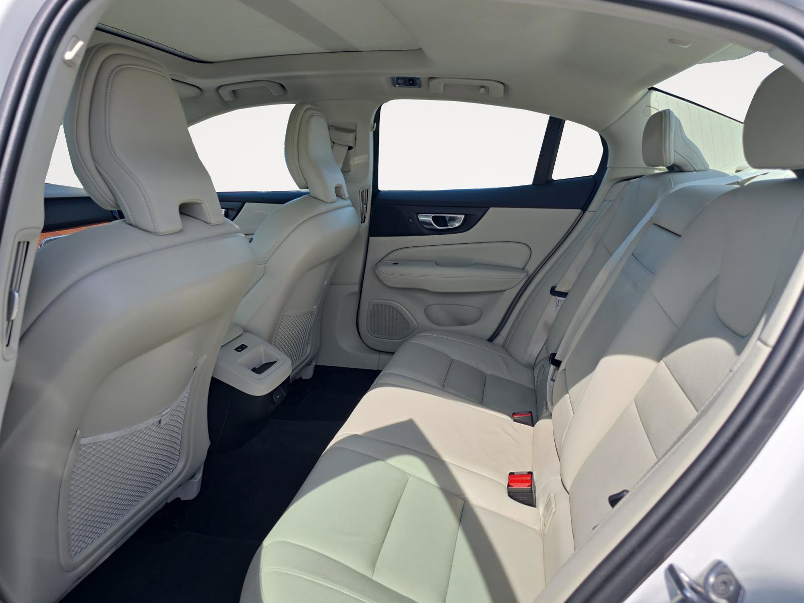 Used 2022 Volvo S60 B5 Momentum w/ Advanced Package image 19