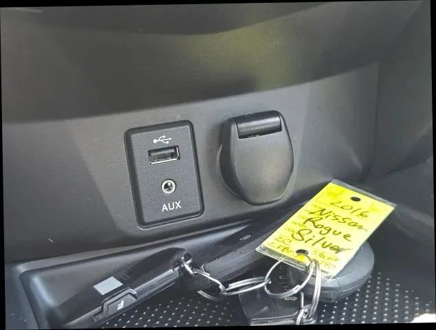 Used 2016 Nissan Rogue SL image 26