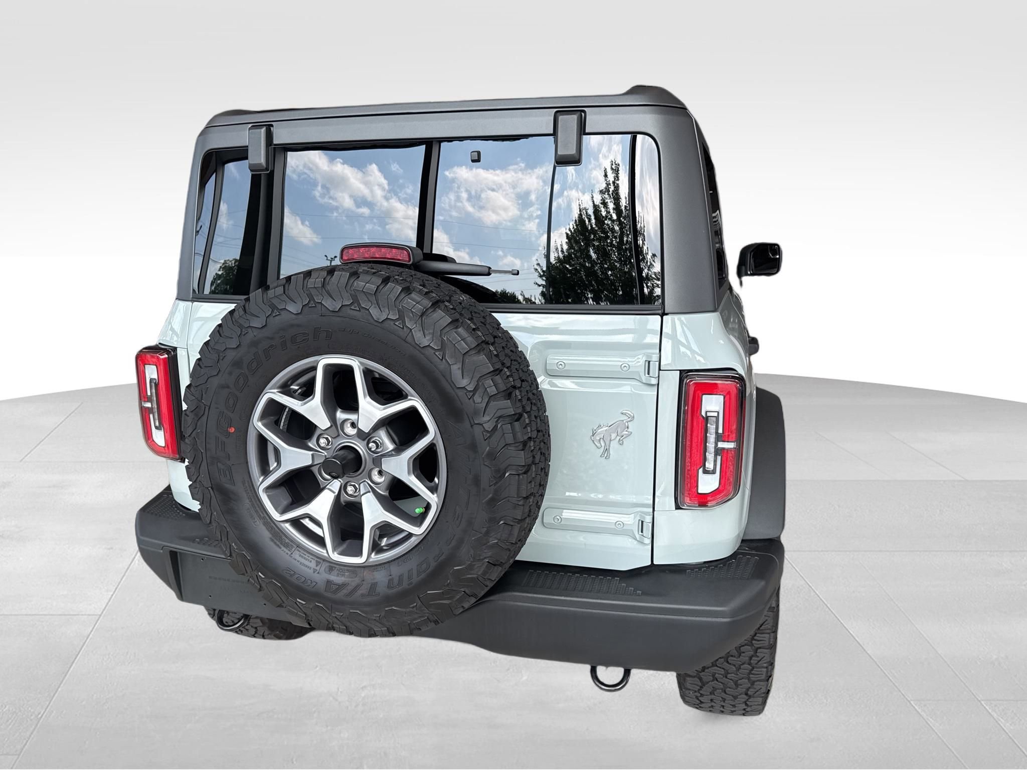 Used 2024 Ford Bronco Badlands image 3