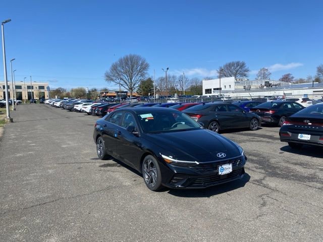 Certified 2025 Hyundai Elantra SEL image 1