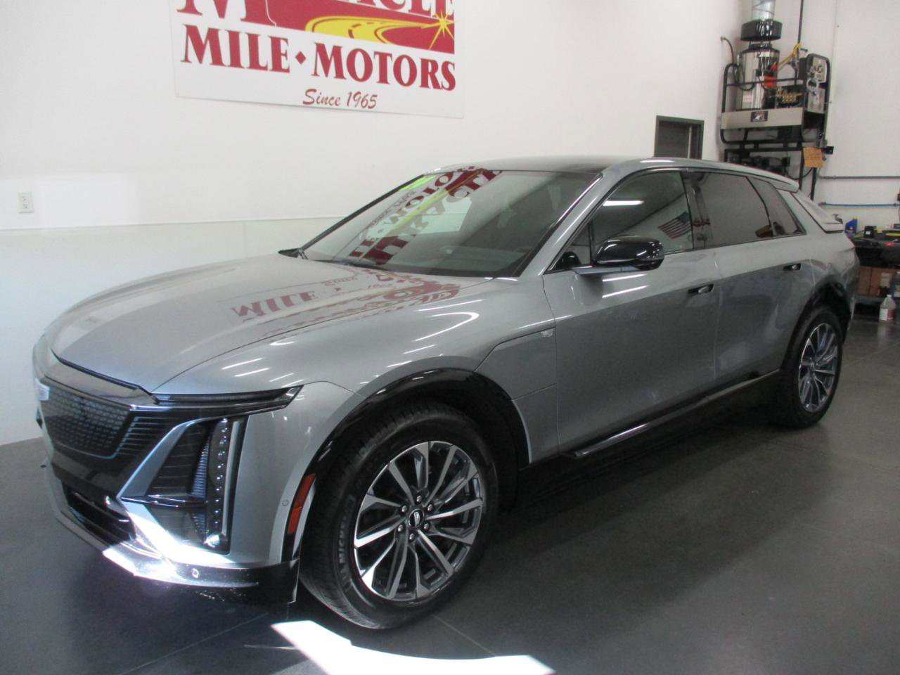 Used 2024 Cadillac Lyriq Sport image 3