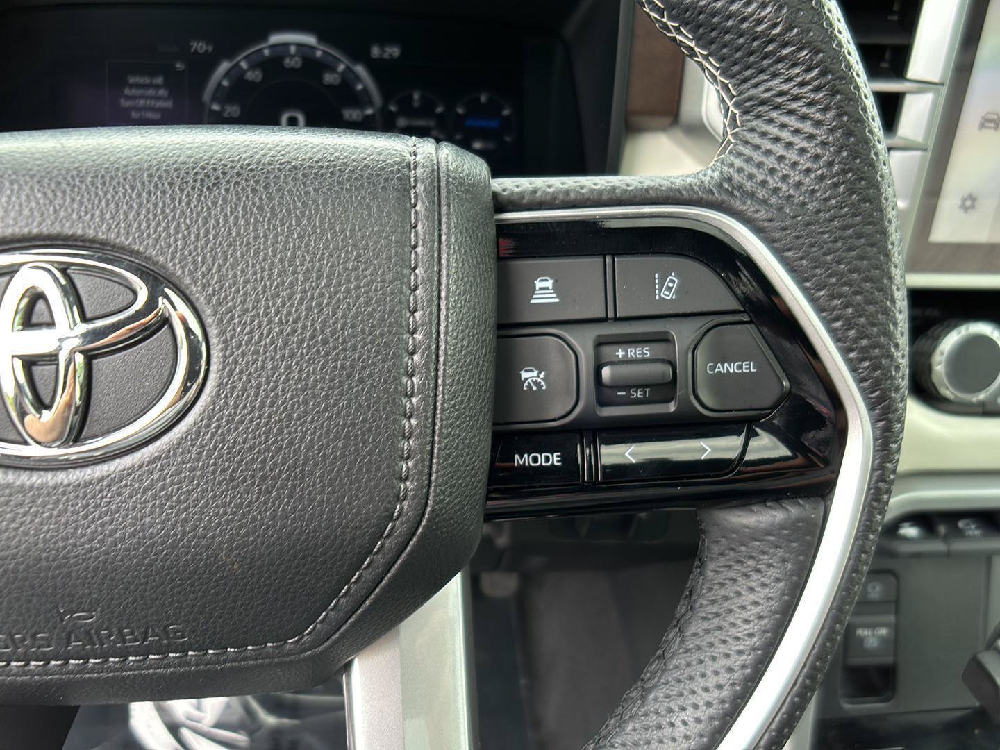 Used 2025 Toyota Sequoia Capstone AWD/4WD image 27