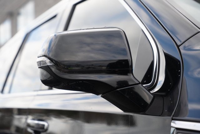 Used 2021 GMC Yukon Denali w/ Denali Premium Package image 22