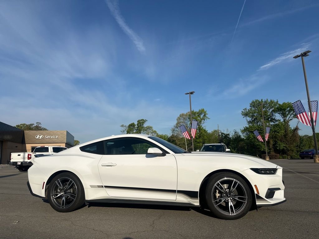 Used 2025 Ford Mustang Coupe image 3