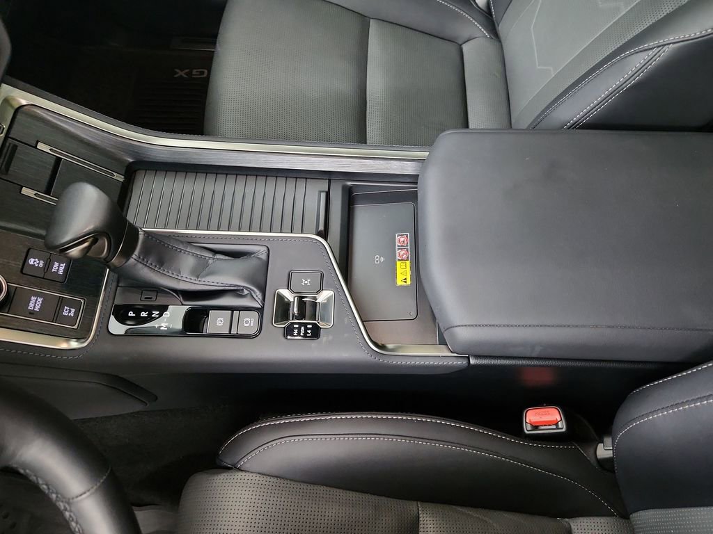 Used 2024 Lexus GX 550 w/ Accessory Package (2T) AWD/4WD image 36