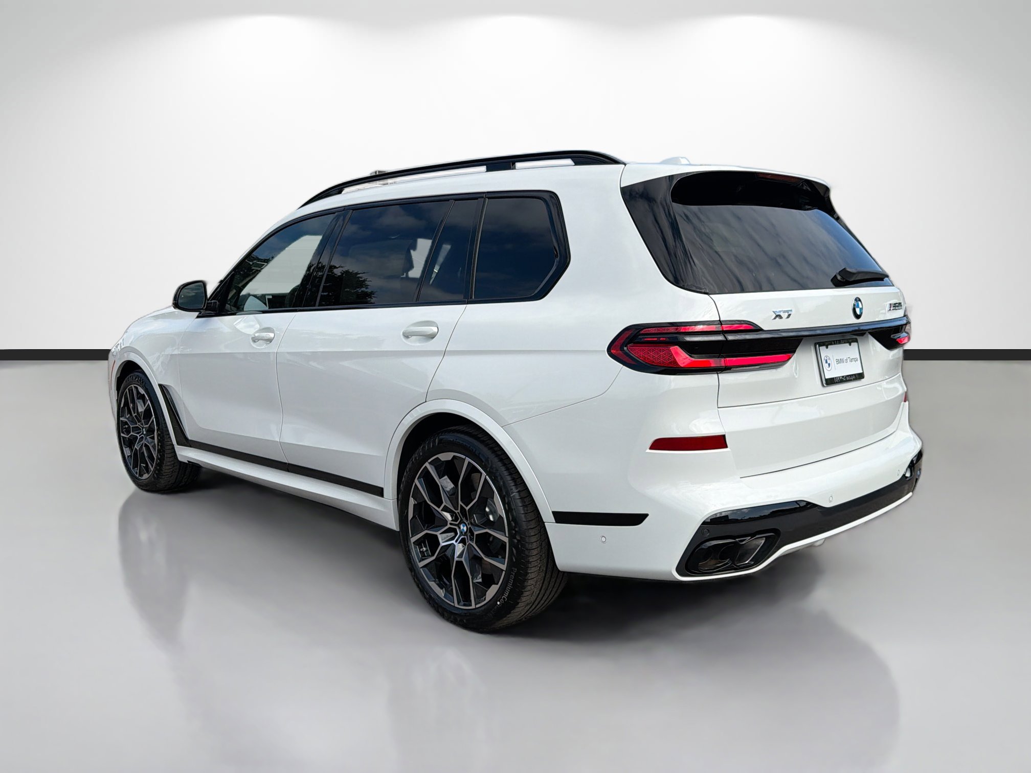 New 2026 BMW X7 M60i image 5