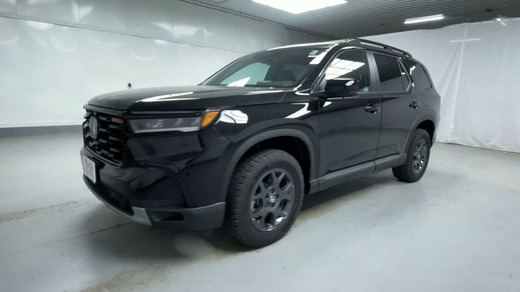 New 2025 Honda Pilot TrailSport image 4