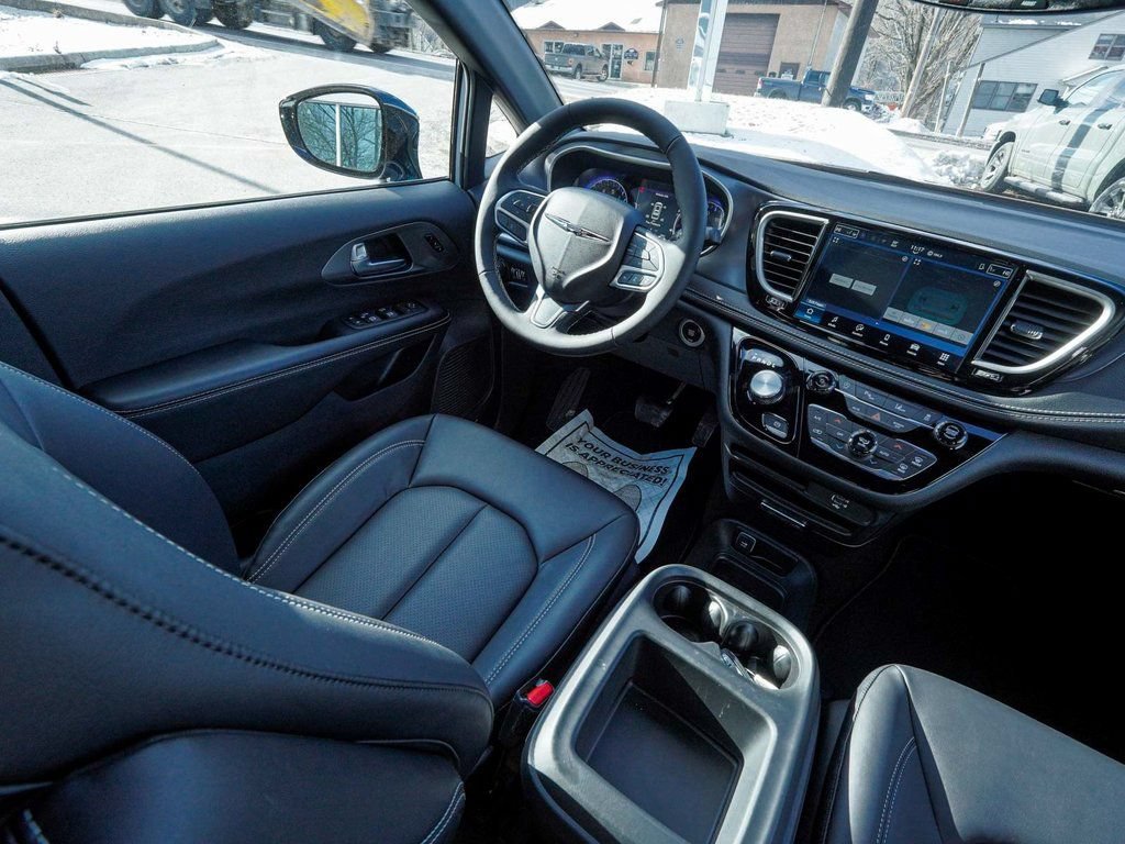 New 2026 Chrysler Pacifica Select FWD image 38