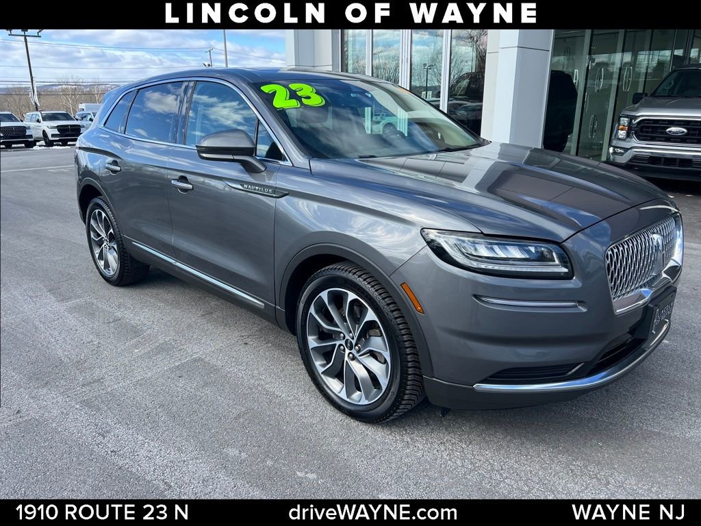 Used 2023 Lincoln Nautilus Reserve AWD/4WD image 9