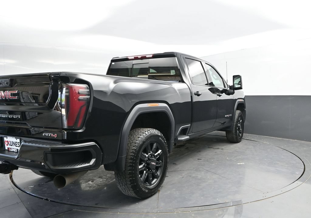 Used 2025 GMC Sierra 2500 AT4 AWD/4WD image 9