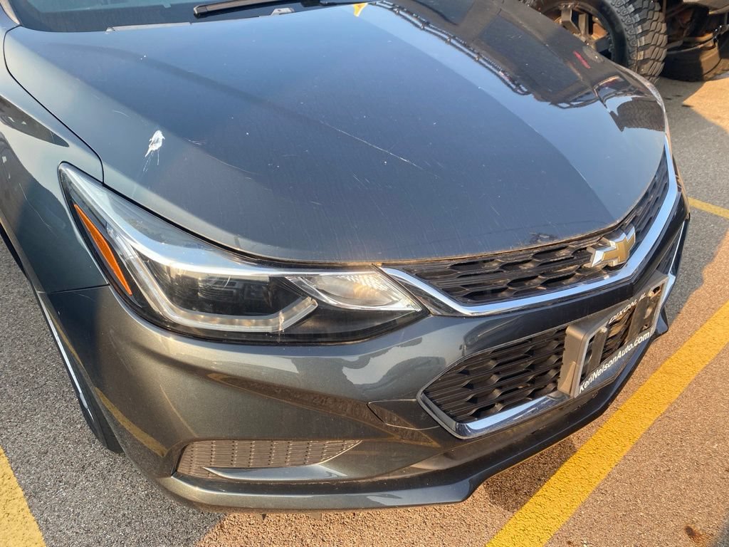 Used 2018 Chevrolet Cruze LT w/ Convenience Package FWD image 4
