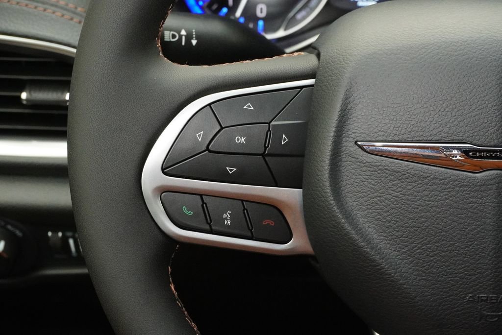 Used 2024 Chrysler Pacifica Pinnacle w/ Trailer Tow Group image 21