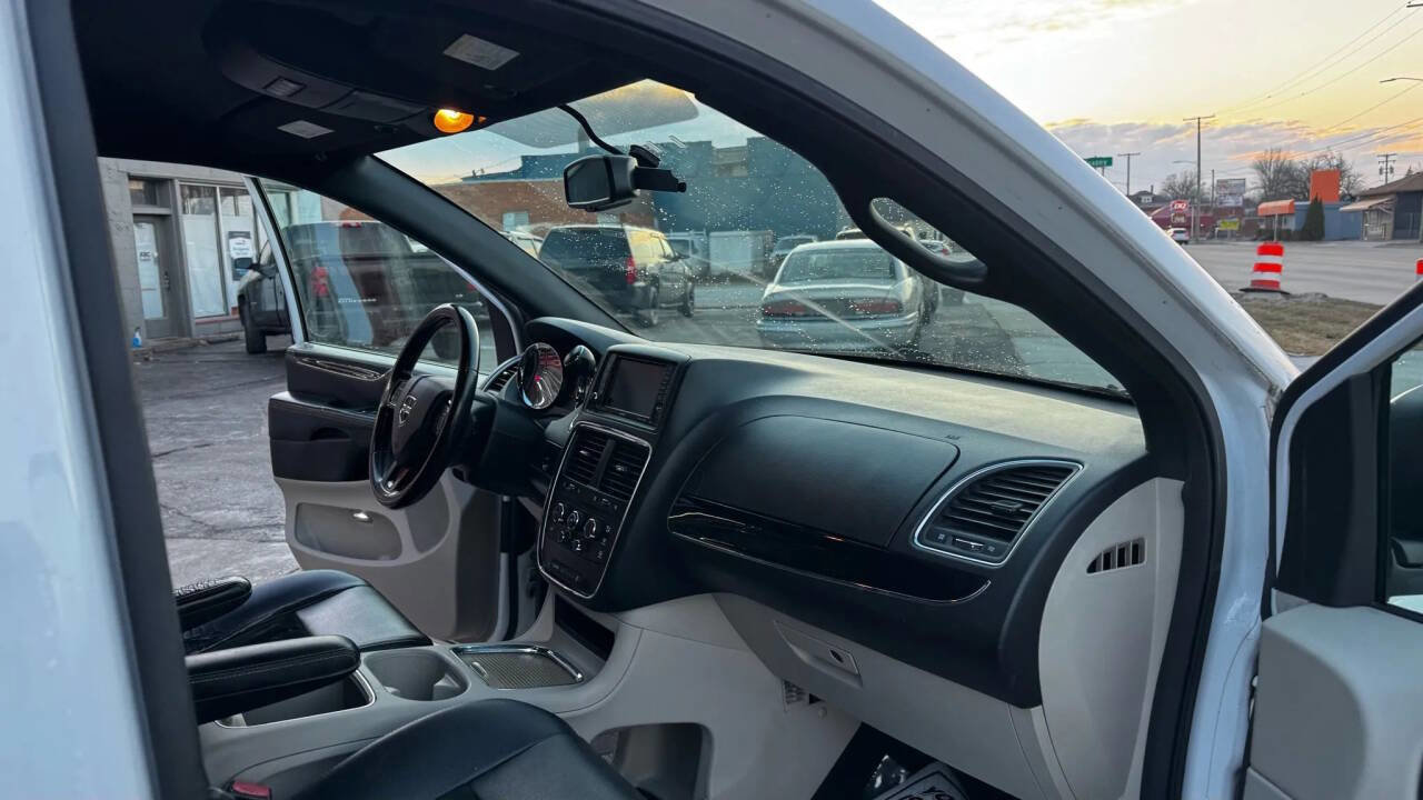 Used 2017 Dodge Grand Caravan GT image 24