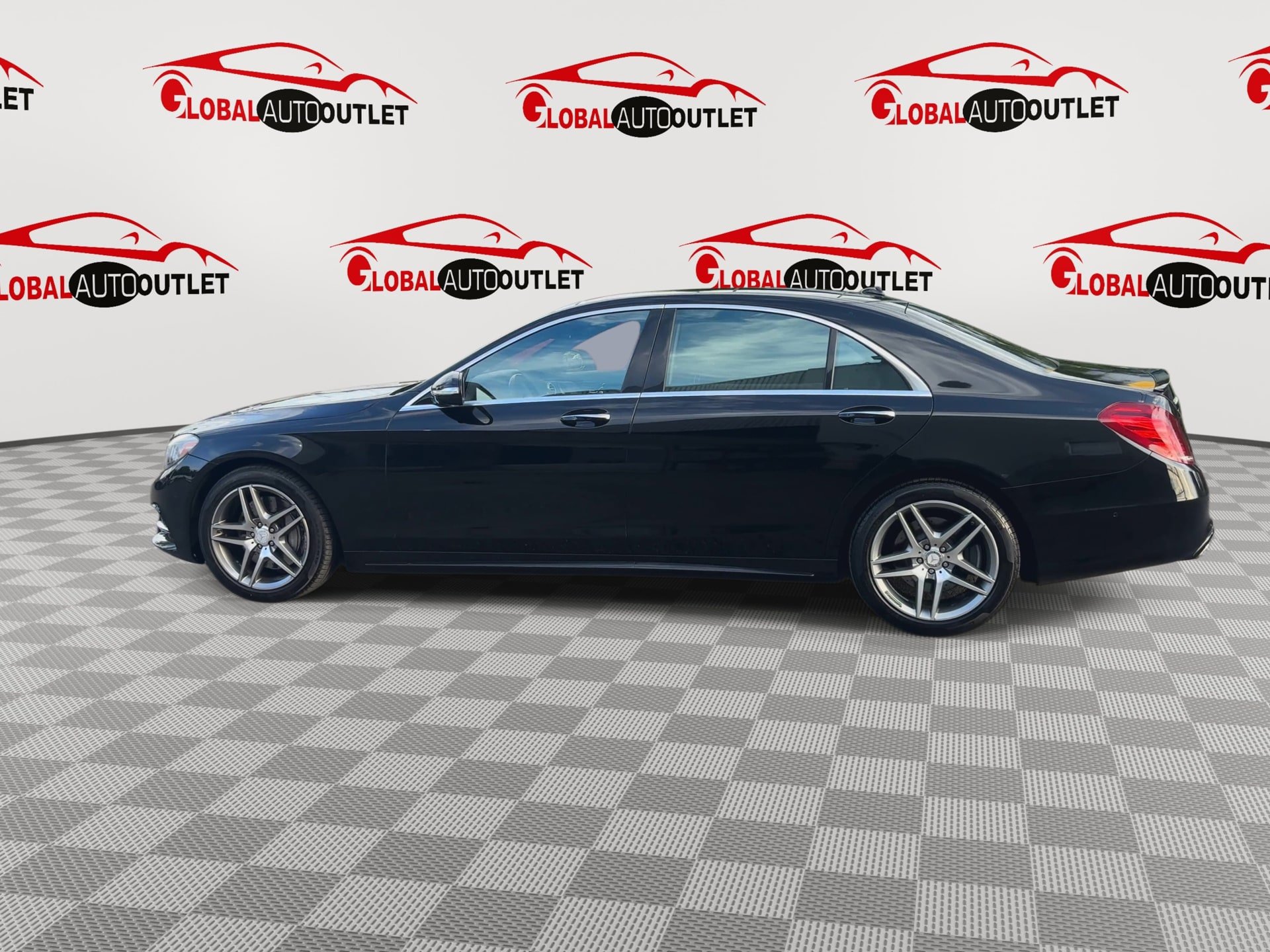 Used 2015 Mercedes-Benz S 550 4MATIC Sedan w/ Sport Package image 5