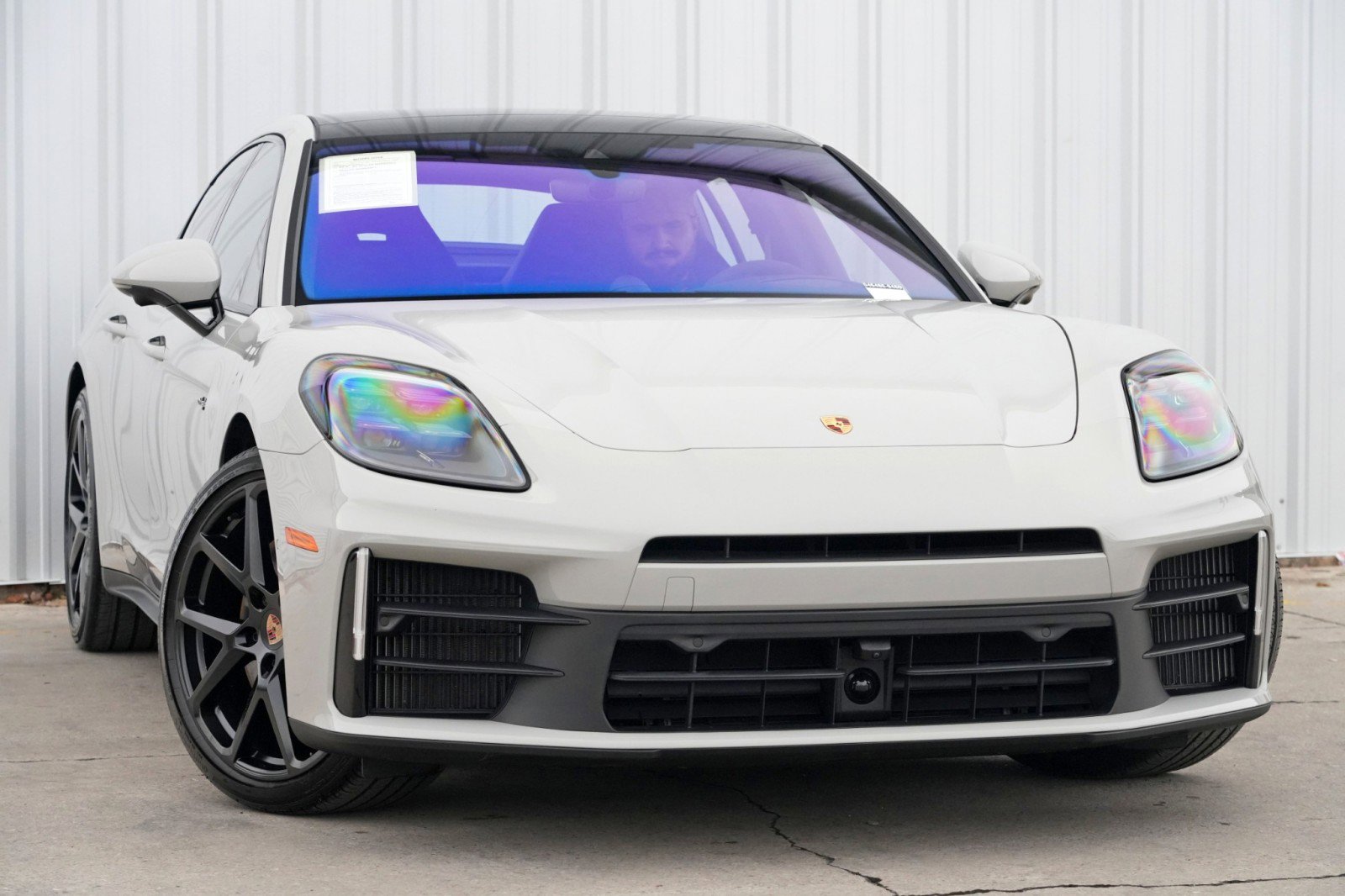 Used 2025 Porsche Panamera 4 w/ Premium Package image 4