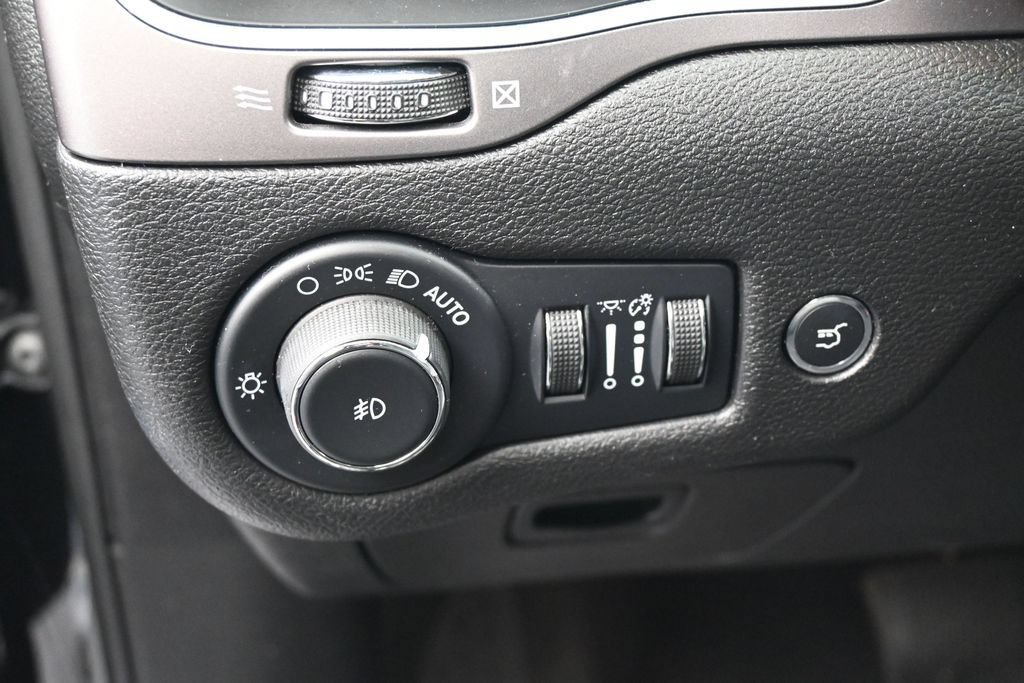 Used 2022 Jeep Cherokee Latitude Lux FWD image 16