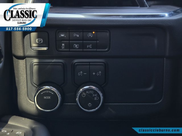 Used 2025 Chevrolet Suburban LS RWD image 23