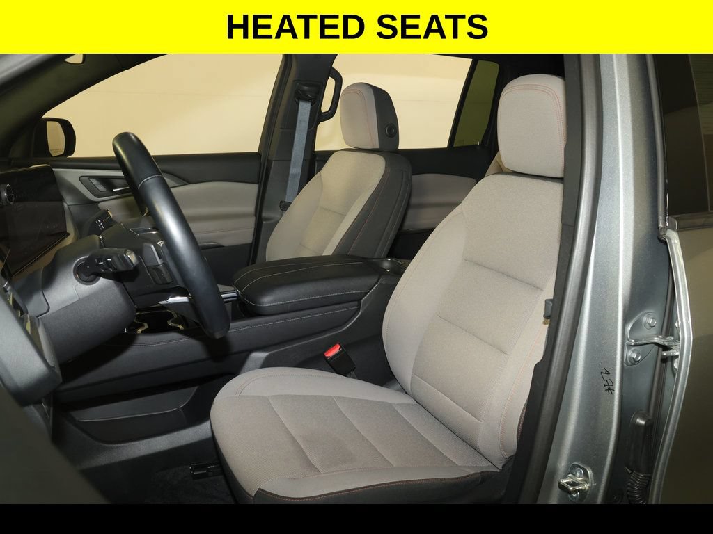Used 2025 Chevrolet Traverse LT AWD/4WD image 3