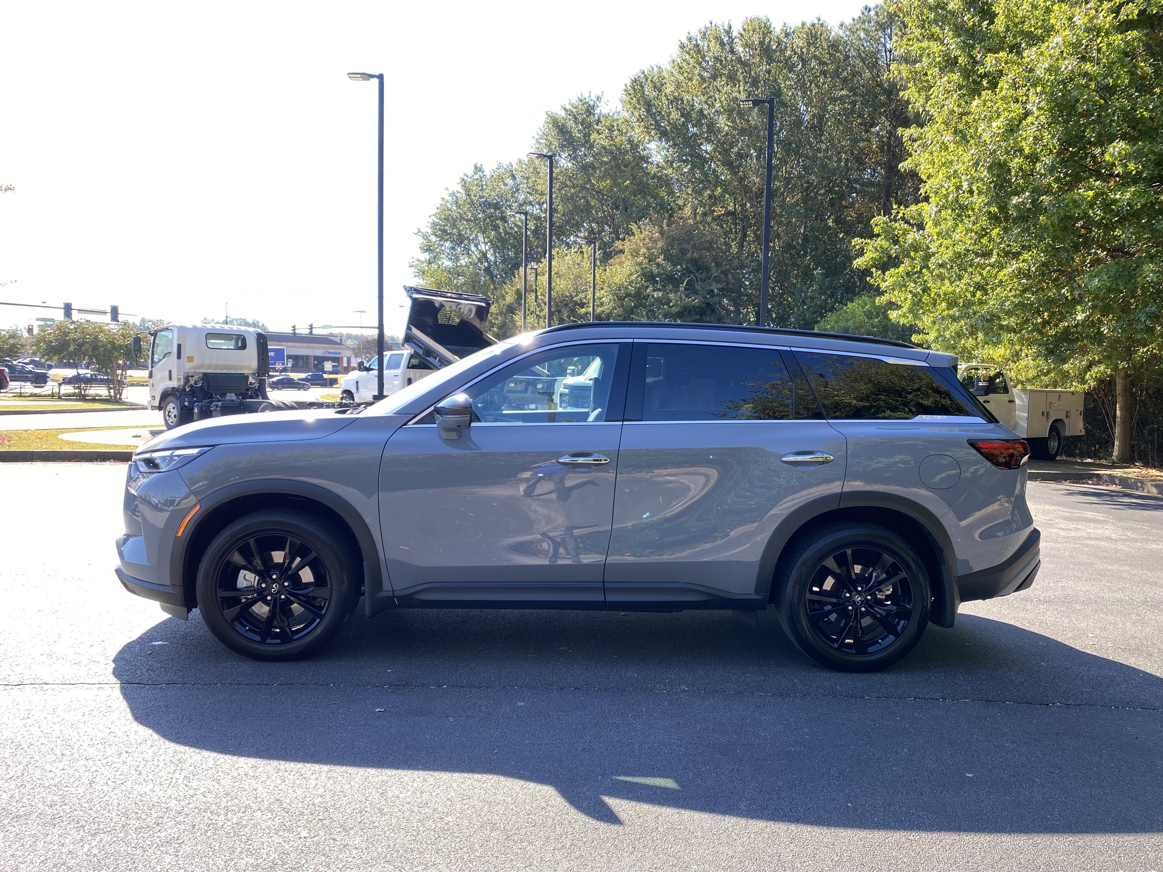 Used 2025 INFINITI QX60 Luxe w/ Black Edition image 6