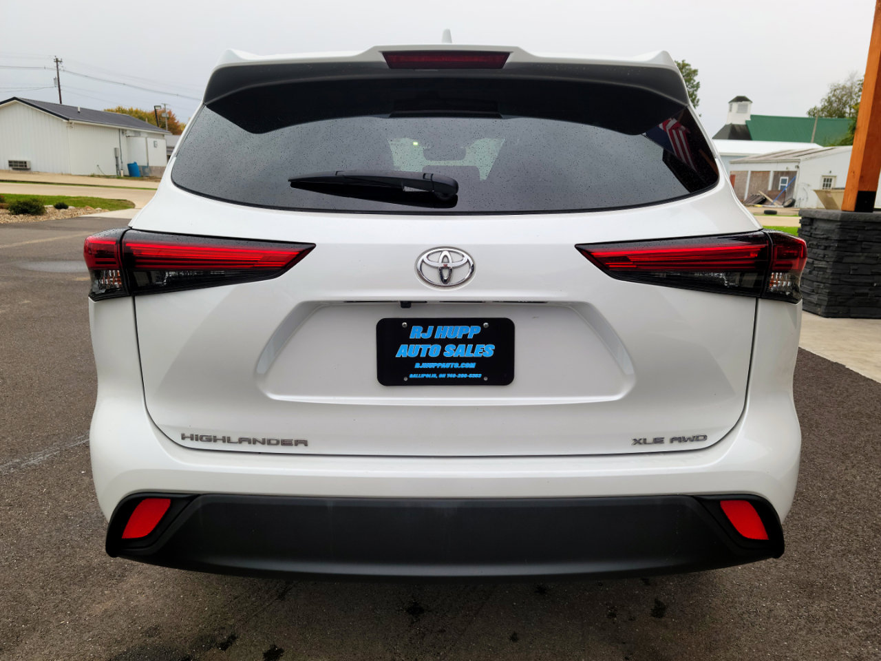 Used 2023 Toyota Highlander XLE image 5