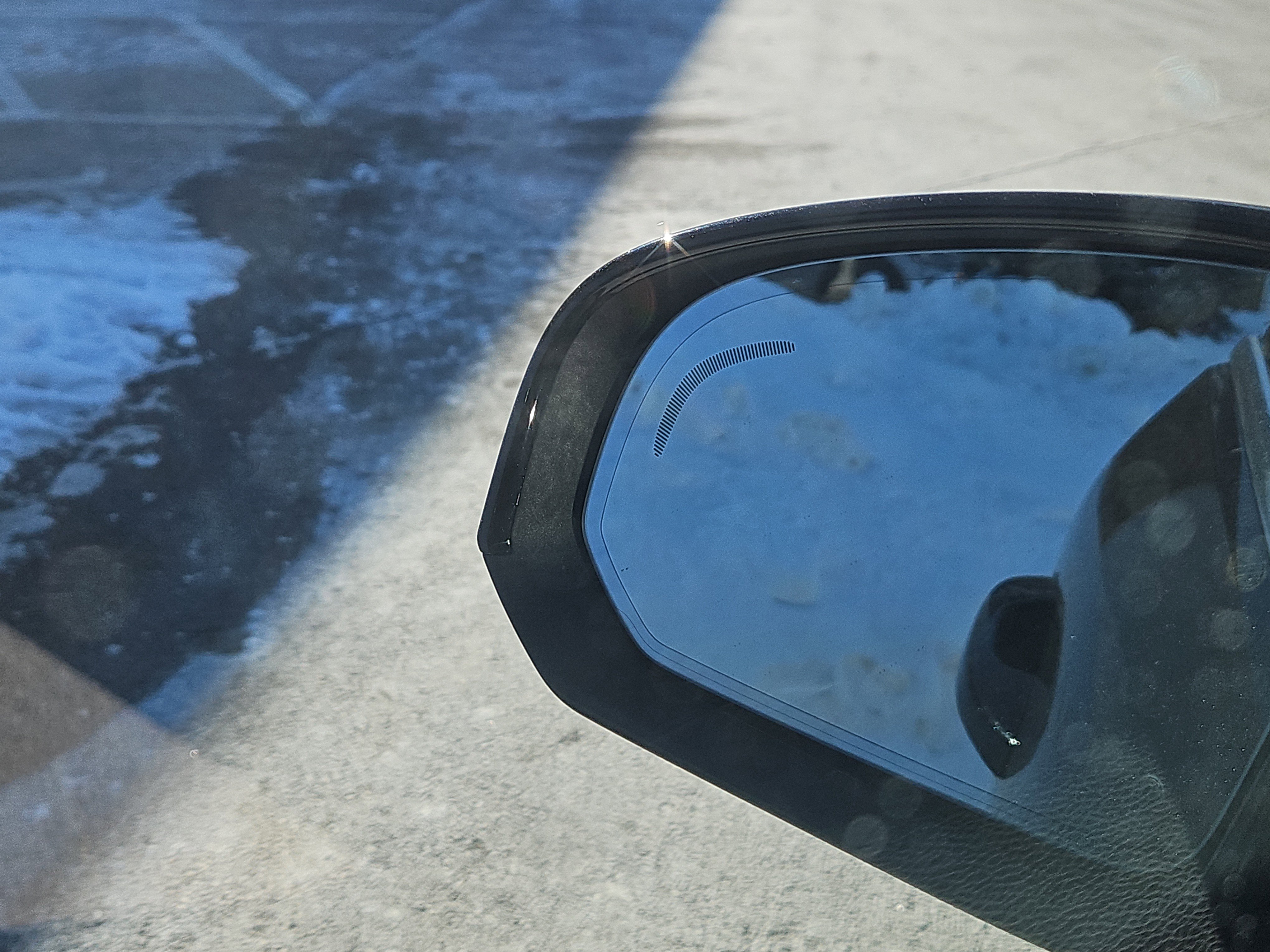 Used 2025 Volvo XC40 B5 Plus w/ Protection Package Premier image 19