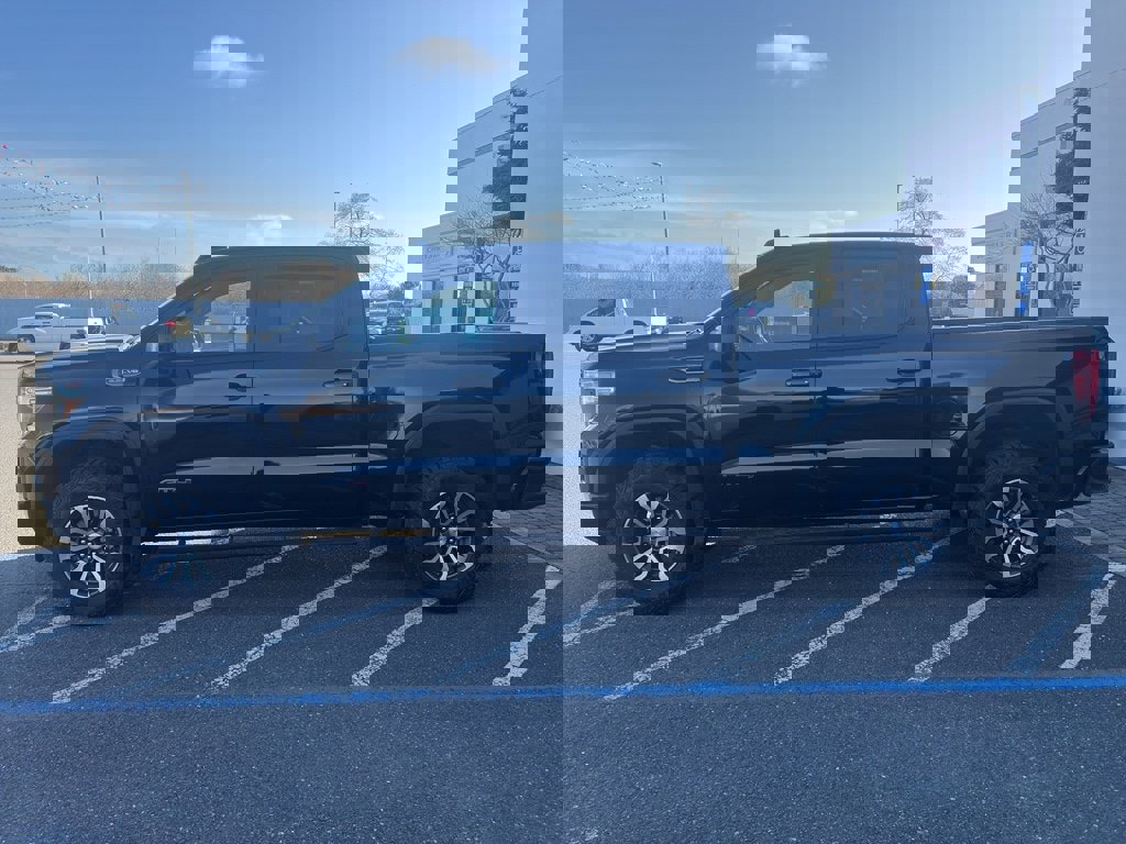 Used 2021 GMC Sierra 1500 AT4 w/ Technology Package image 3