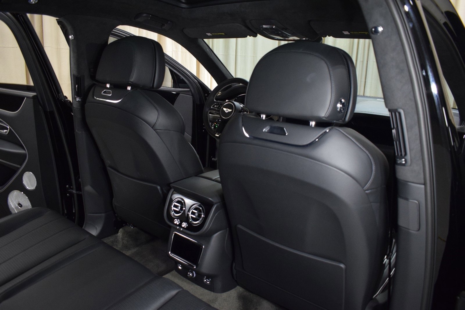 Used 2023 Bentley Bentayga image 20