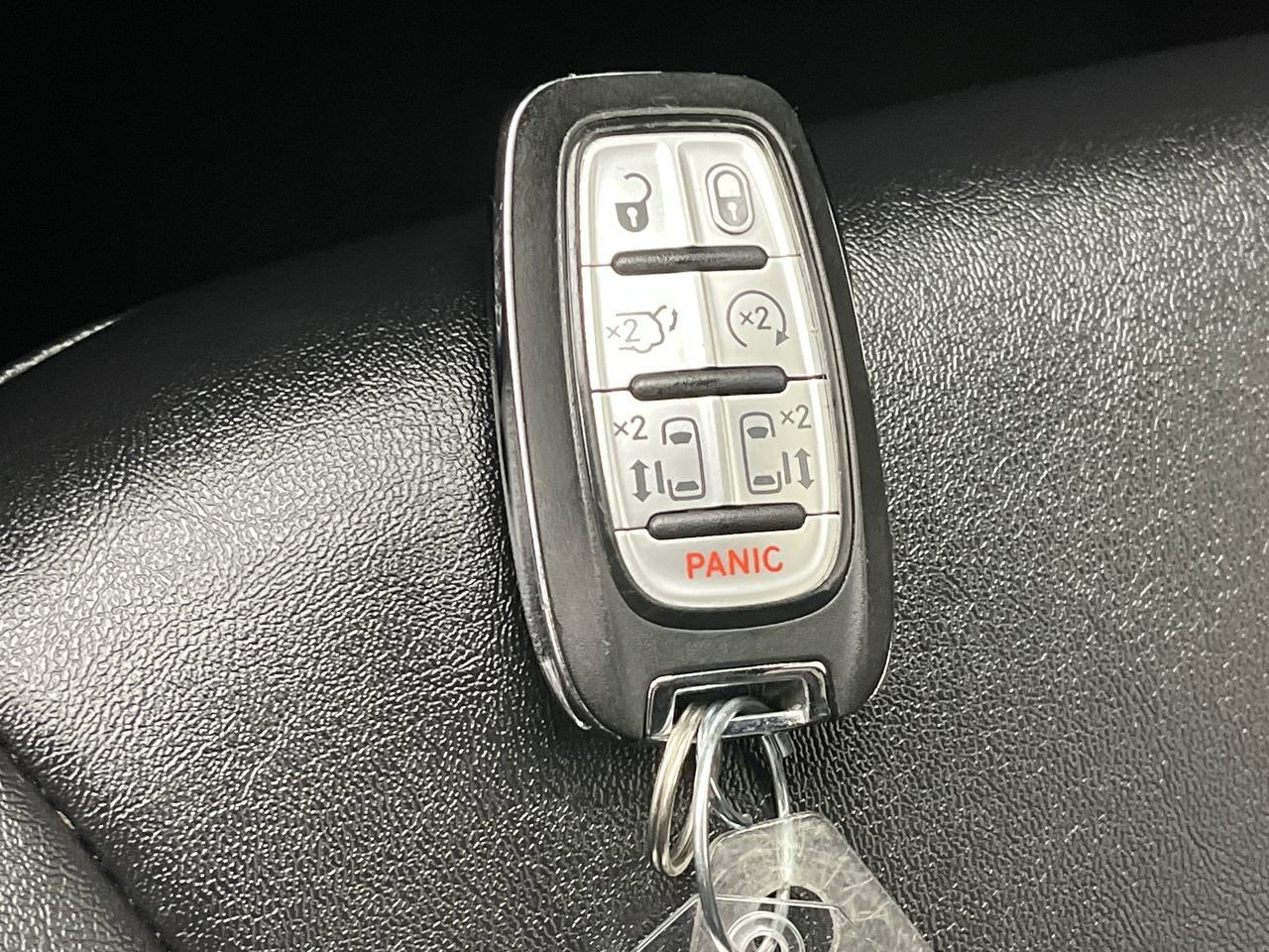 Used 2025 Chrysler Pacifica Select FWD image 25