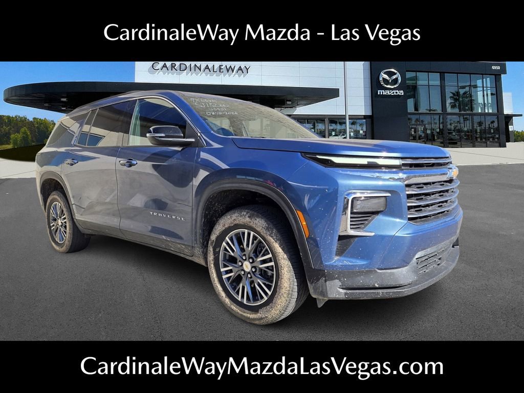 Used 2025 Chevrolet Traverse LT image 1