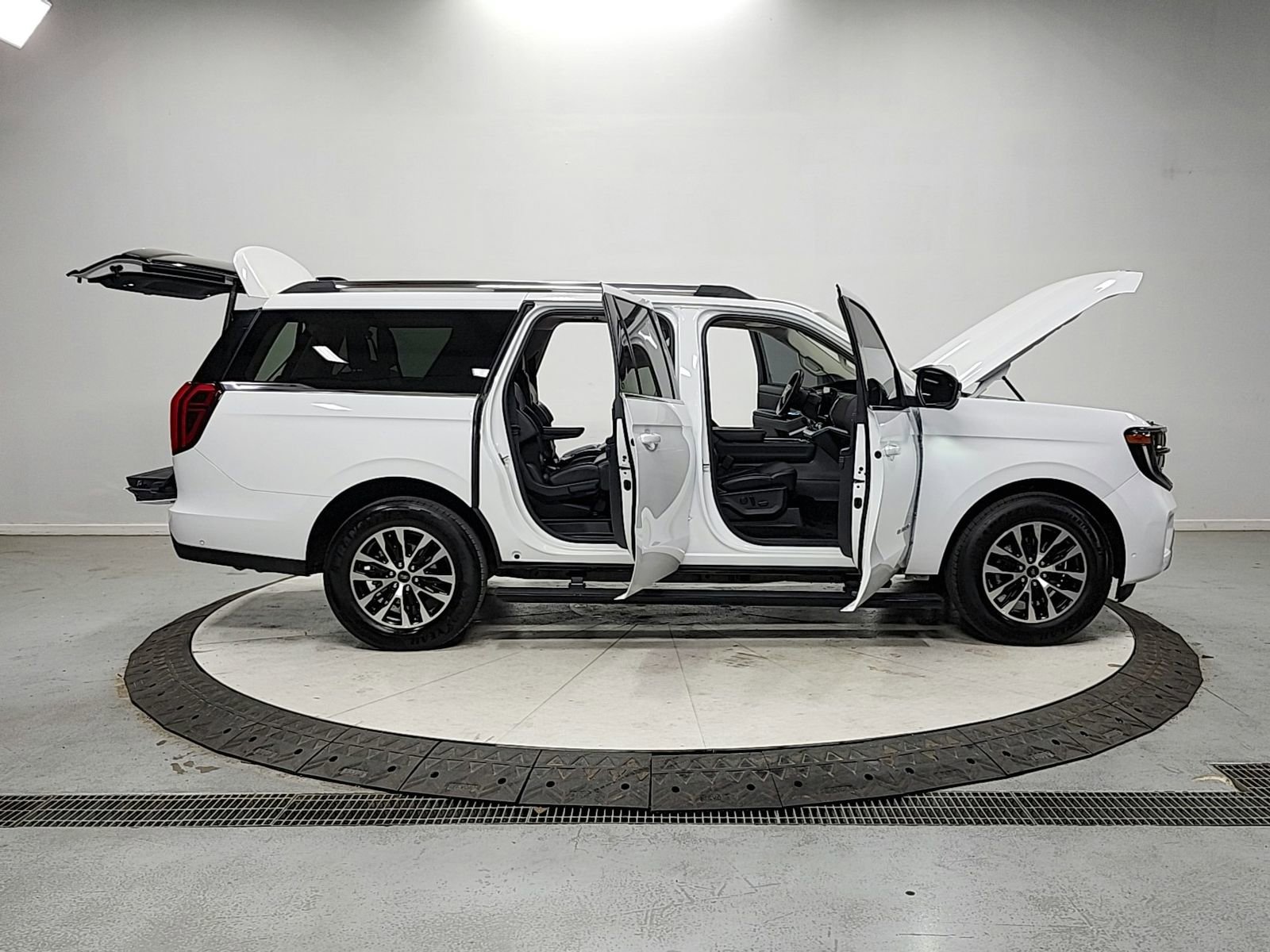 Used 2025 Ford Expedition Max Platinum image 16