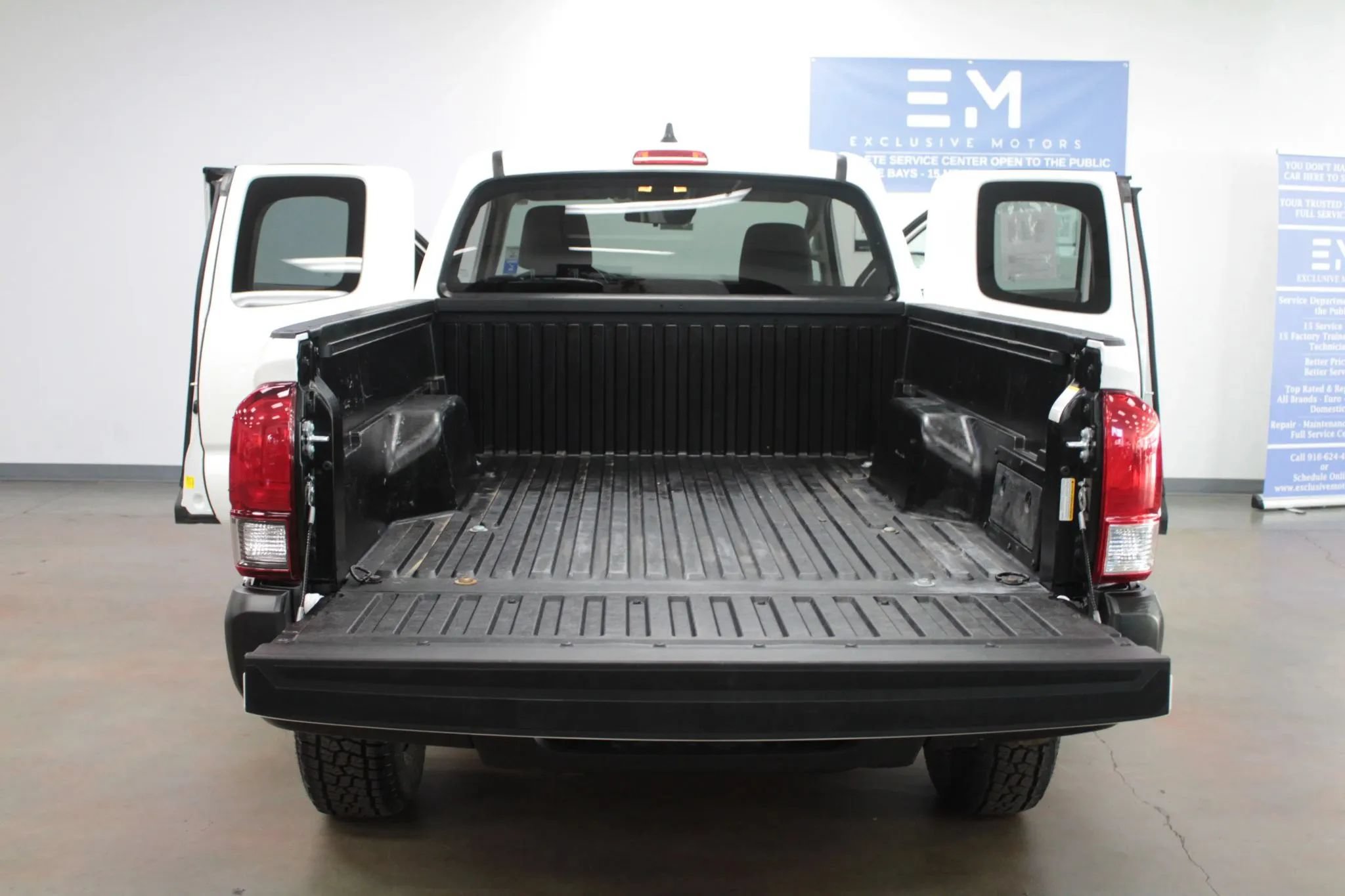 Used 2023 Toyota Tacoma SR RWD image 18