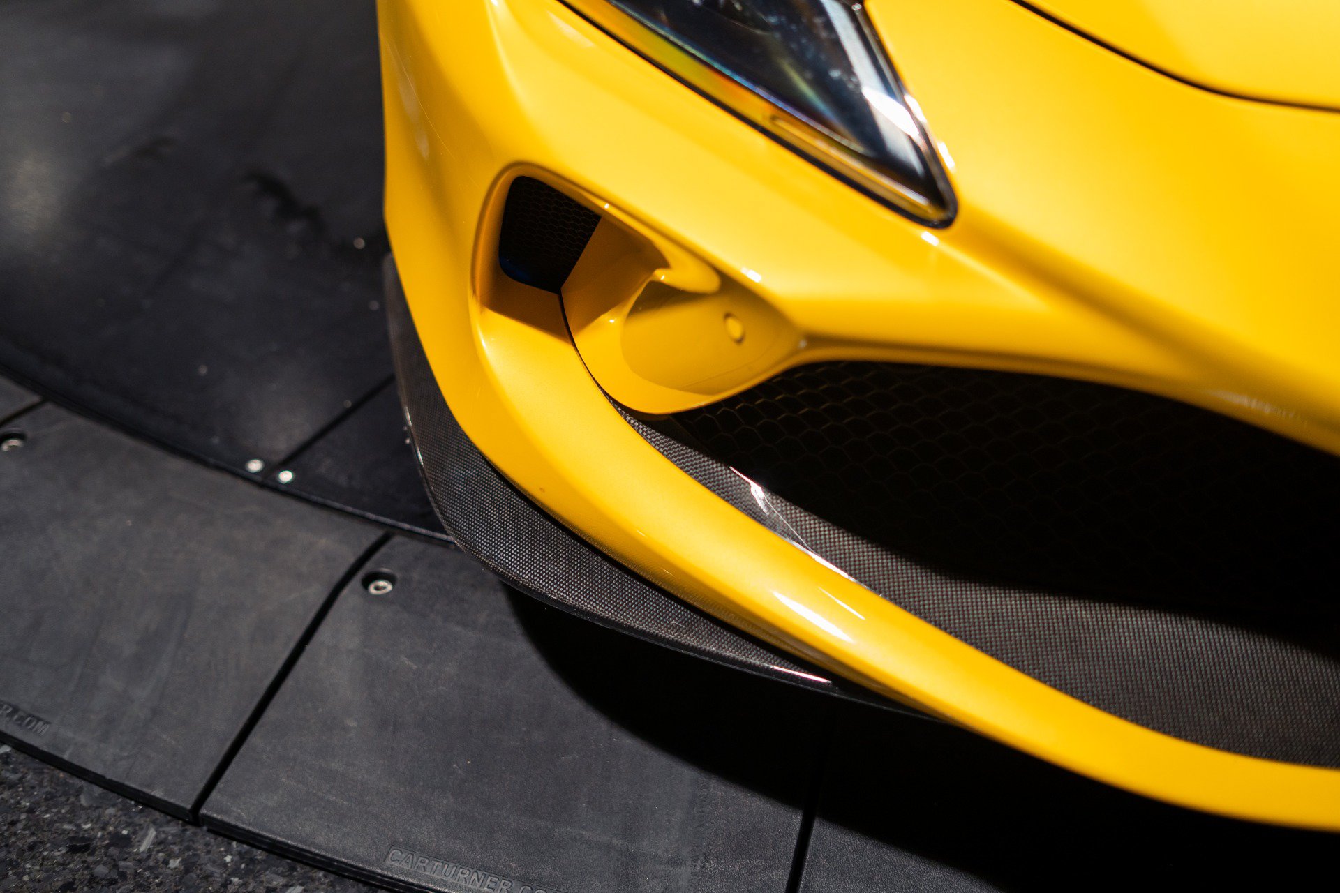 Used 2021 Ferrari F8 Tributo RWD image 20